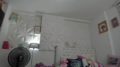 Amy Caroland online show from February 9, 11:15 pm