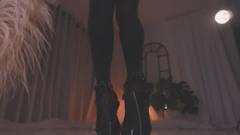 Amy Armstrong online show from November 17, 10:56 pm