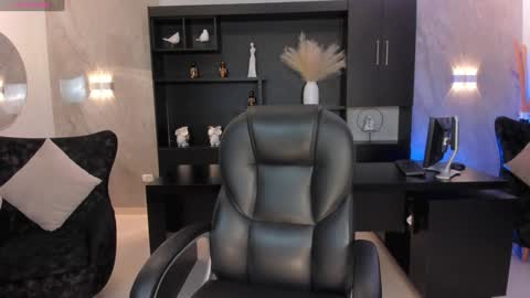 Snapshot of amydavis_ chatting on January 12, 5:22 pm Amy online show from January 12, 5:22 pm