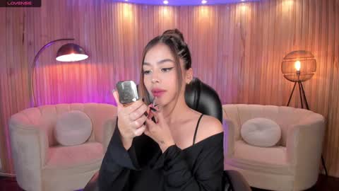 Snapshot of amydavis_ chatting on December 6, 6:22 pm Amy online show from December 6, 6:22 pm