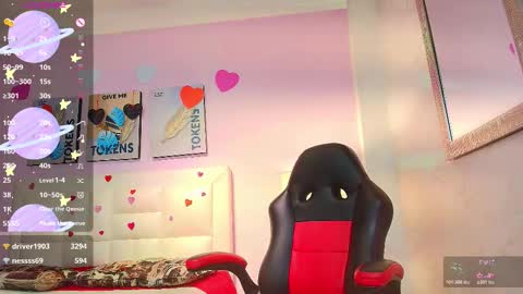 amytorres_ online show from February 25, 4:10 pm