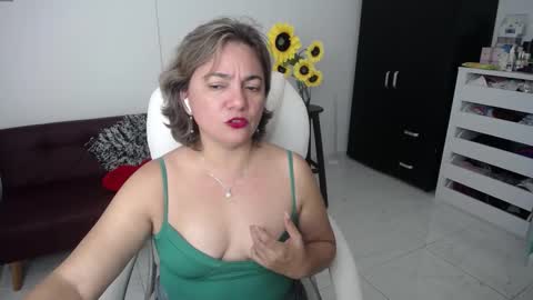 Snapshot of ana_hotmilf chatting on February 24, 1:13 am Ana online show from February 24, 1:13 am