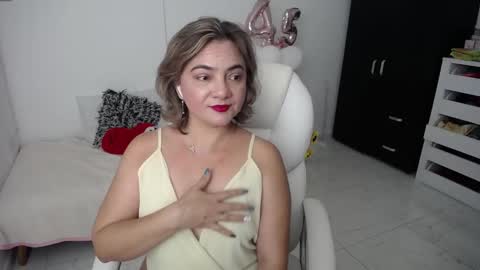 Snapshot of ana_hotmilf chatting on January 31, 1:02 pm Ana online show from January 31, 1:02 pm