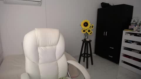 Snapshot of ana_hotmilf chatting on March 7, 6:54 pm Ana online show from March 7, 6:54 pm