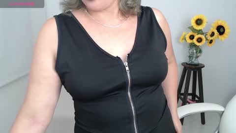 Snapshot of ana_hotmilf chatting on October 17, 11:53 pm Ana online show from October 17, 11:53 pm
