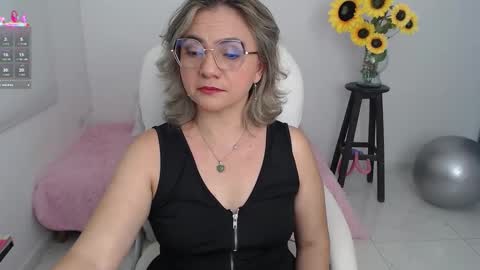 Snapshot of ana_hotmilf chatting on September 22, 12:59 am Ana online show from September 22, 12:59 am