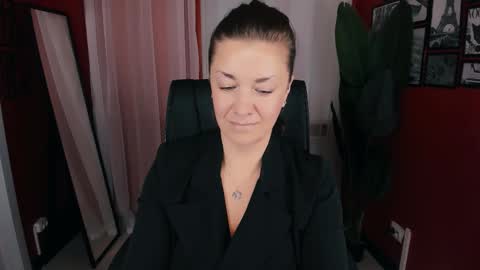 Snapshot of ana_mills chatting on September 16, 10:28 am Ana online show from September 16, 10:28 am