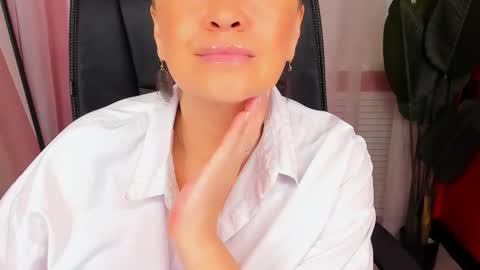 Snapshot of ana_mills chatting on September 23, 10:31 am Ana online show from September 23, 10:31 am