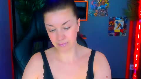 Ana online show from May 12, 4:05 pm