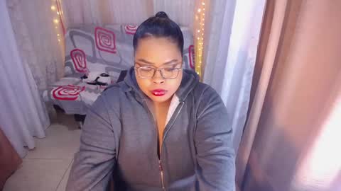 Snapshot of ana_off_alana chatting on February 12, 1:09 am Ana online show from February 12, 1:09 am