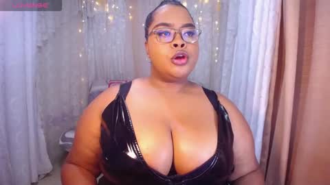 Snapshot of ana_off_alana chatting on October 8, 11:32 pm Ana online show from October 8, 11:32 pm