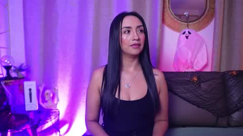 Snapshot of ana_riveros chatting on October 17, 5:22 am online show from October 17, 5:22 am