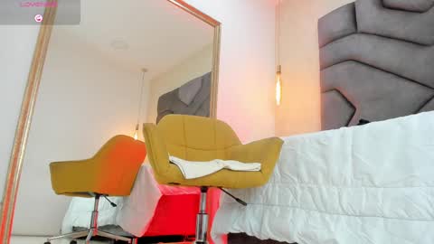 ana sophiia  online show from March 5, 7:05 am