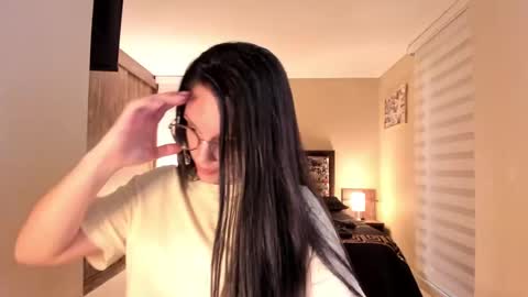 Snapshot of anabel_25 chatting on March 5, 10:32 pm Anabel online show from March 5, 10:32 pm