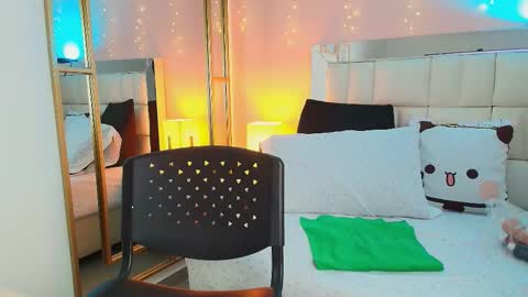 Anahi  online show from March 7, 7:58 pm