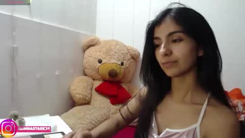 Snapshot of anahibrowns95 chatting on October 25, 3:40 am Anahi Browns online show from October 25, 3:40 am