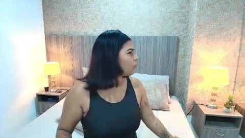 Anais online show from May 31, 11:20 am