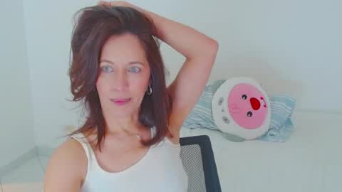anapereira12 online show from May 22, 4:58 pm