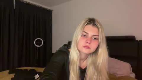 Ana online show from November 5, 7:49 pm