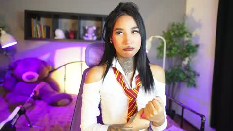 Snapshot of anaya_olyx chatting on October 17, 7:01 am anaya_olyx online show from October 17, 7:01 am