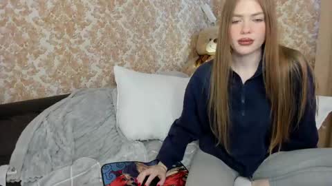 anayalowe online show from May 7, 11:06 am