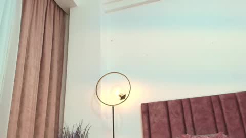 Snapshot of andracyruss chatting on October 7, 2:24 pm Andra Cyrus online show from October 7, 2:24 pm