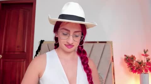 Snapshot of andracyruss chatting on October 10, 2:45 pm Andra Cyrus online show from October 10, 2:45 pm