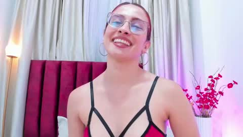 Snapshot of andracyruss chatting on February 10, 2:37 pm Andra Cyrus online show from February 10, 2:37 pm