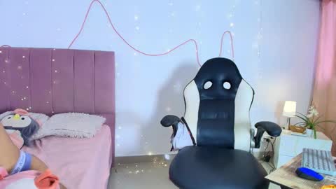 andre_lezcano online show from May 30, 5:44 pm