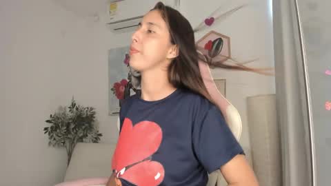 A l e online show from February 22, 8:53 pm