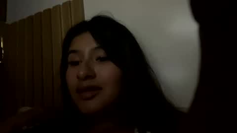 Snapshot of andrea_gomes_ chatting on March 10, 9:01 am andrea online show from March 10, 9:01 am