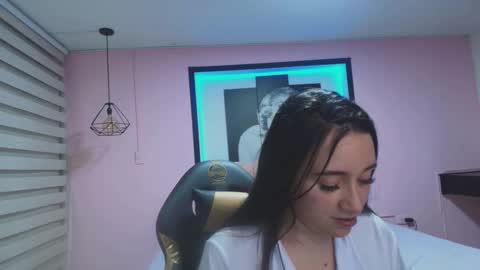 Snapshot of andrea_ramoss_ chatting on February 25, 2:36 am Andrea Ramos online show from February 25, 2:36 am