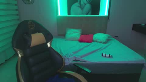 Snapshot of andrea_ramoss_ chatting on February 26, 11:41 pm Andrea Ramos online show from February 26, 11:41 pm
