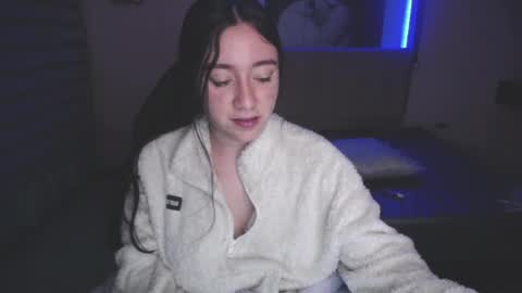Snapshot of andrea_ramoss_ chatting on March 12, 8:19 am Andrea Ramos online show from March 12, 8:19 am