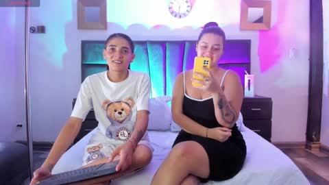 Snapshot of andreaandkarina chatting on December 10, 12:05 pm Andrea Karina online show from December 10, 12:05 pm