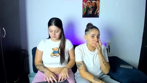 Snapshot of andreaandkarina chatting on September 30, 10:09 pm Andrea Karina online show from September 30, 10:09 pm