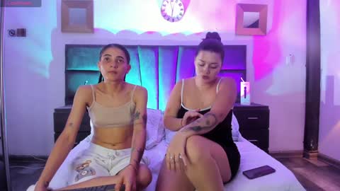 Snapshot of andreaandkarina chatting on December 10, 3:44 pm Andrea Karina online show from December 10, 3:44 pm