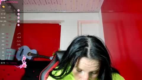 Snapshot of andrefoxx_ chatting on October 1, 6:01 am andre online show from October 1, 6:01 am
