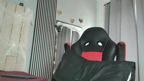 Snapshot of andres_cream chatting on October 13, 5:48 pm andres_cream online show from October 13, 5:48 pm