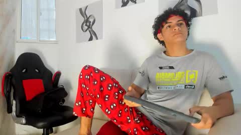 Snapshot of andres_cream chatting on October 17, 12:31 pm andres_cream online show from October 17, 12:31 pm