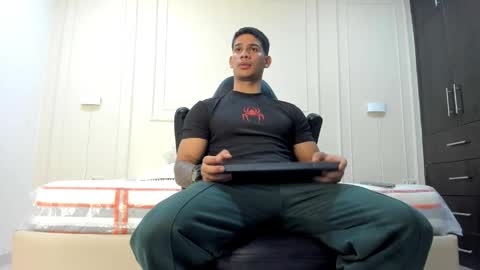 andres_stud online show from May 26, 3:34 am