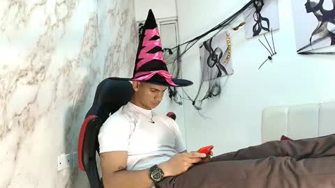 Snapshot of andres_stud777 chatting on October 20, 5:23 am ANDRES online show from October 20, 5:23 am