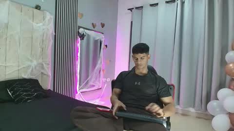 Snapshot of andres_stud777 chatting on October 12, 5:00 am ANDRES online show from October 12, 5:00 am
