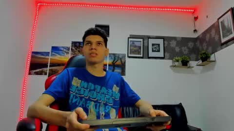 andrew_2811 online show from September 15, 5:09 am