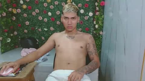 andrew_andy1 online show from January 18, 7:34 pm