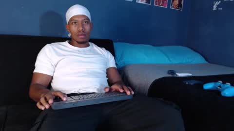 Snapshot of andrew_hoult chatting on February 5, 9:29 pm Andrew online show from February 5, 9:29 pm