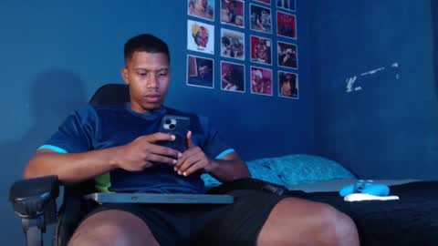 Snapshot of andrew_hoult chatting on January 17, 2:29 am Andrew online show from January 17, 2:29 am