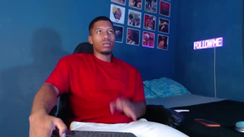 Snapshot of andrew_hoult chatting on December 3, 10:45 pm Andrew online show from December 3, 10:45 pm