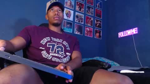 Snapshot of andrew_hoult chatting on December 2, 6:16 pm Andrew online show from December 2, 6:16 pm