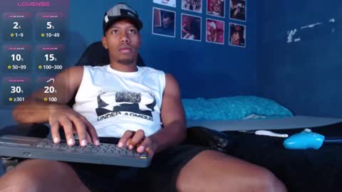 Snapshot of andrew_hoult chatting on January 20, 11:21 pm Andrew online show from January 20, 11:21 pm